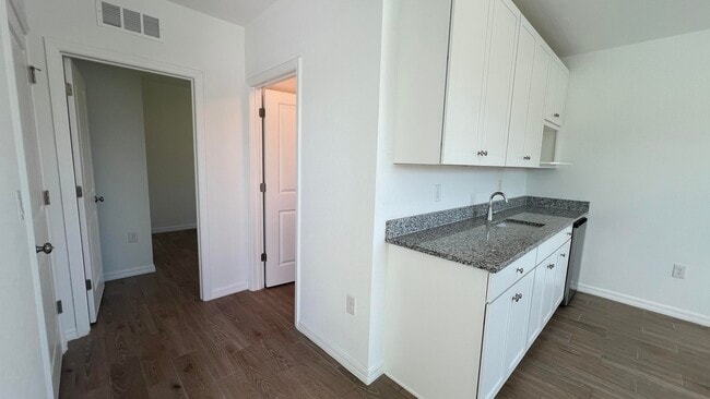 Photo - 1782 SW Bayshore Blvd