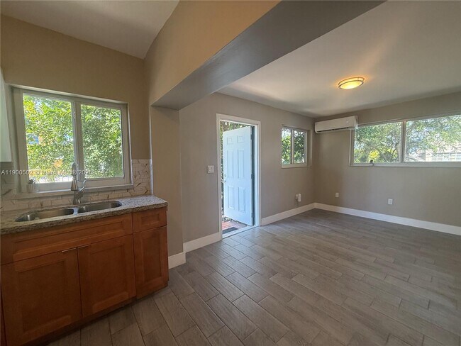 Photo - 2343 NW 14th St Unit 2343