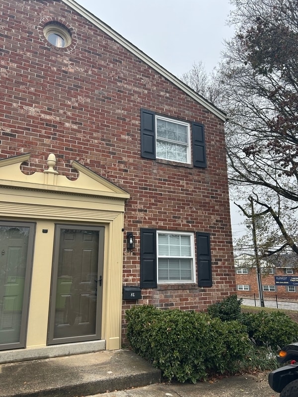 Building Photo - 2530 E North St Unit 8L