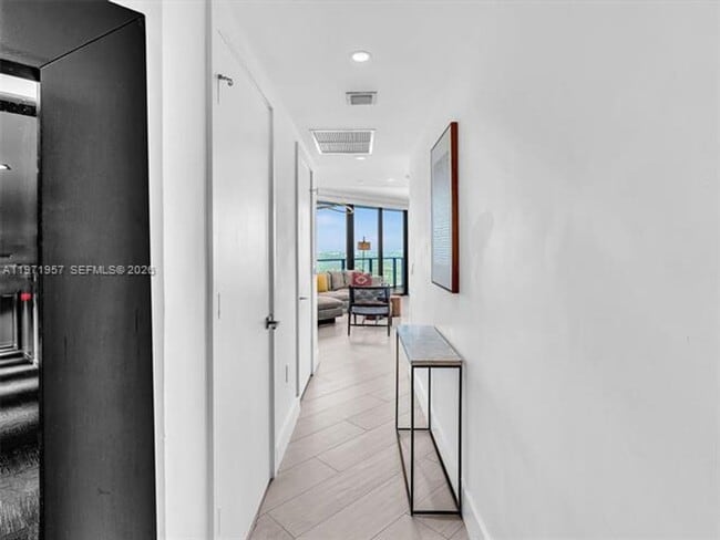 Photo - 121 NE 34th St Unidad 121 NE 34th St  2016