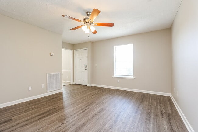 Photo - 1204 Smalls Ct