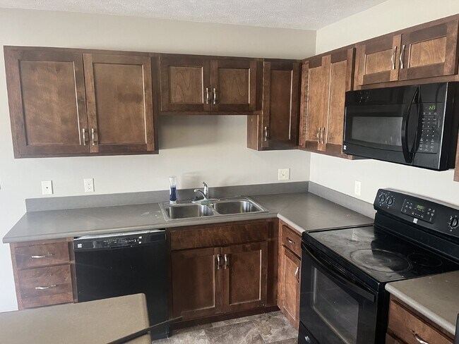 Photo - Newer 3-Bed Townhome in NW Columbus, attached double car garage and private back yard!