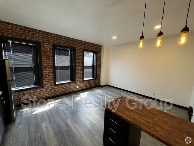 Building Photo - 2170 N 13th St Unit 204 Rental