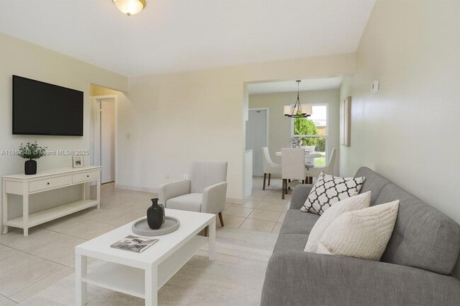 Building Photo - 11332 SW 207th Dr Unit 1 Rental
