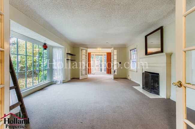 Photo - Spacious 3-Bedroom Hillsboro Home with Spa...