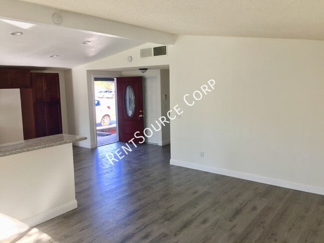 Photo - 44329 Gingham Ave