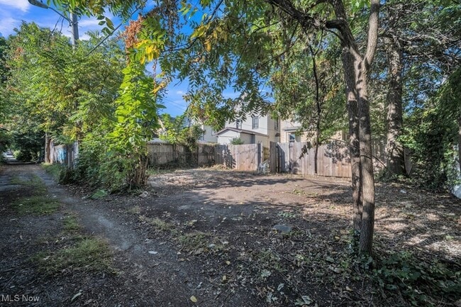 Photo - 1457 W 114th St