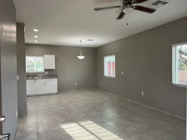 Photo - Beautiful Modern 3Bdm 2Ba Home, Easy Access to I-10, Must See!