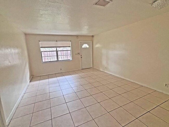 Photo - 2620 Riverland Dr