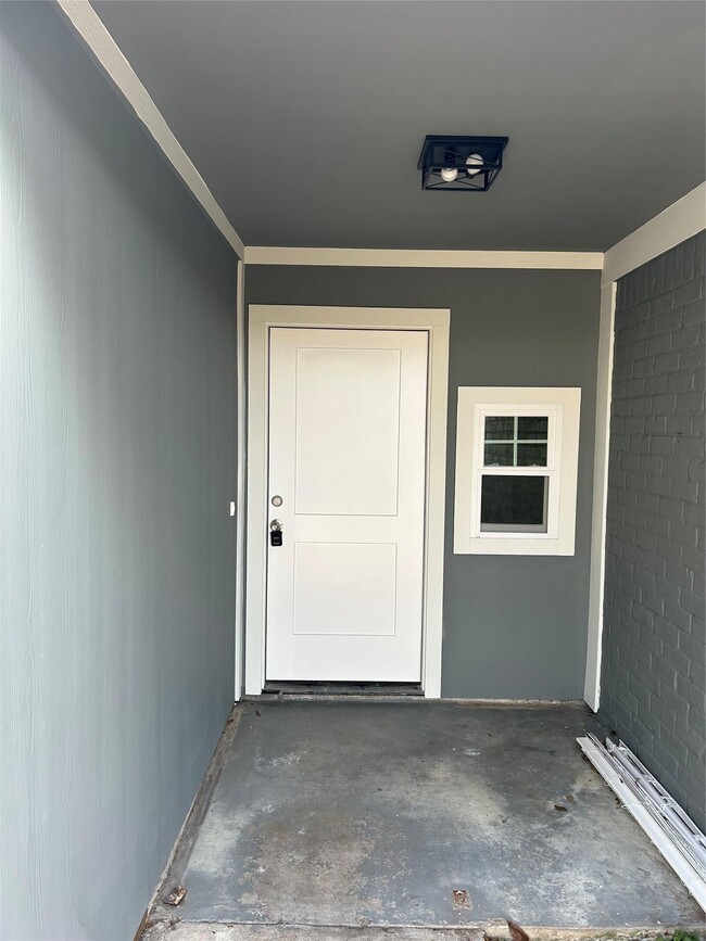 Building Photo - 11719 Pender Ln