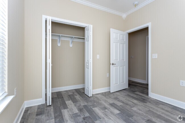 3BR,2BA-1300SF