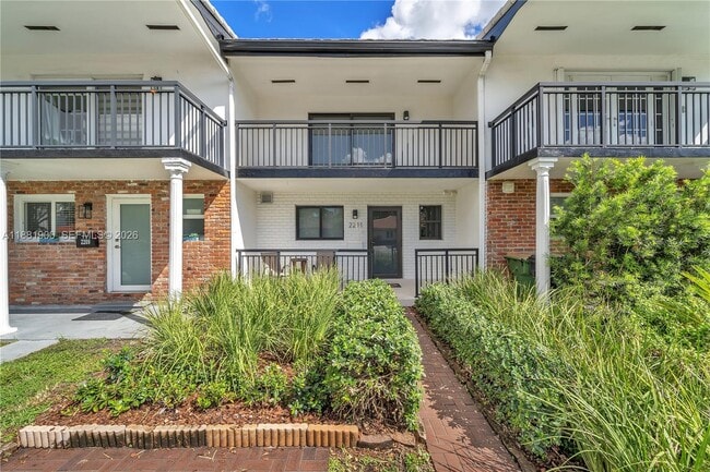 Photo - 2211 NE 122nd St