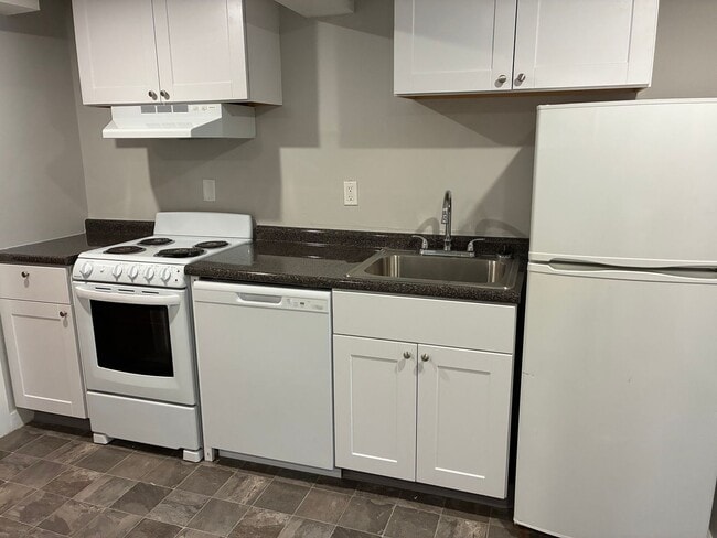Building Photo - Avl NOW - No Fee! Garden level Studio w/dishwasher