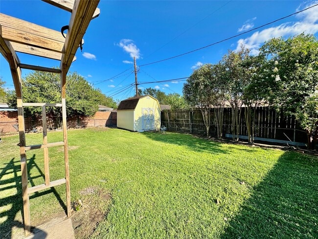 Building Photo - 4505 W 43rd St