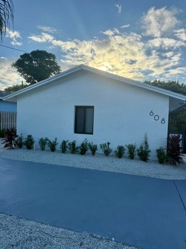 Photo - 608 SE 2nd Ave