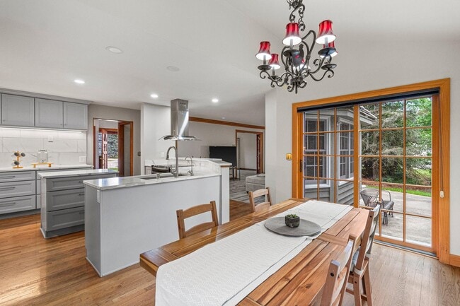 Photo - 6989 Wilson St