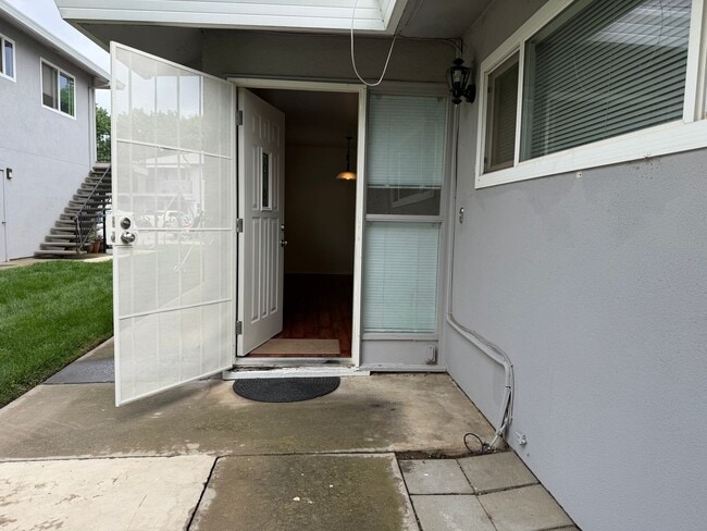 Photo - 2 story updated townhouse In Rosemont 2/1