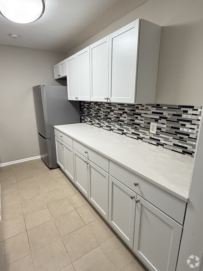 Building Photo - 3930-10305 Pender Dr Rental