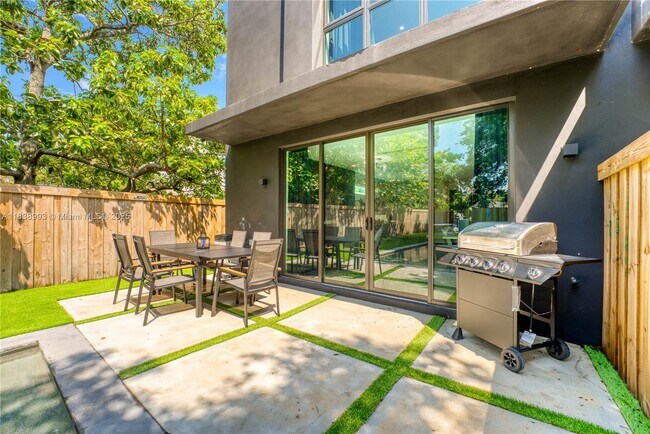 Photo - 58 NW 52nd St