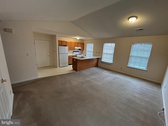 Building Photo - 420 W 8th St Unit 6