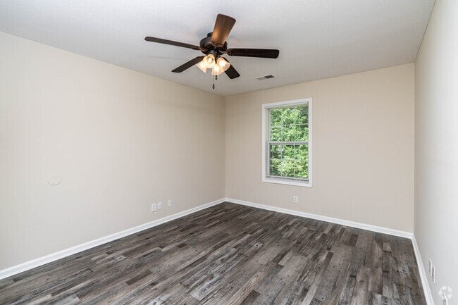 2BR, 1BA - 1,000SF - Primary Bedroom