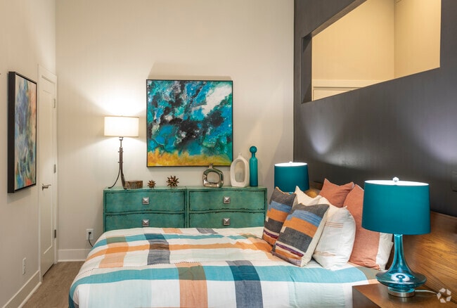 !BR, 1BA - The Alexandria - Junior