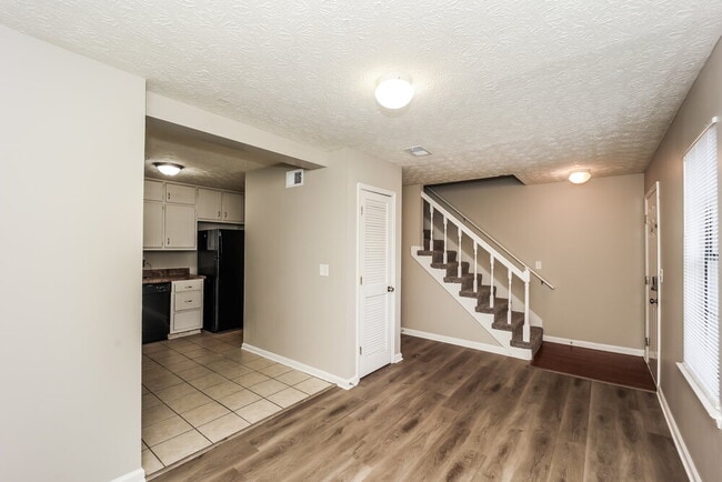 Photo - 2068 Sitser Ln