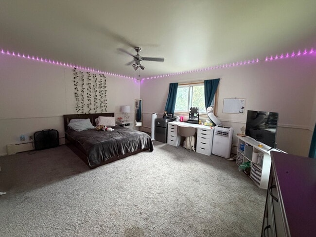 3 bedroom 1 bath Apartment Available June 1st!! Massive bedrooms and a 5 minute walk to campus.