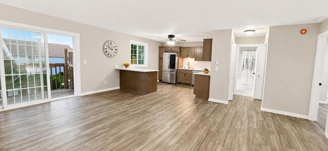 Photo - 501 Slinger Rd