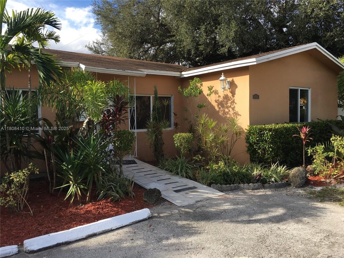 Photo - 6134 SW 22nd St (Miami, FL)
