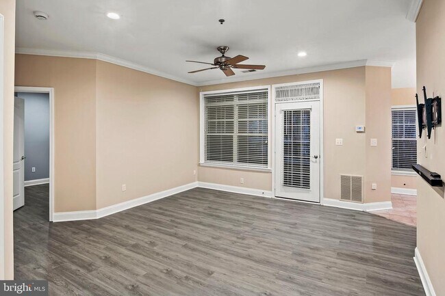 Photo - 2115 Ganton Green Unidad G-311