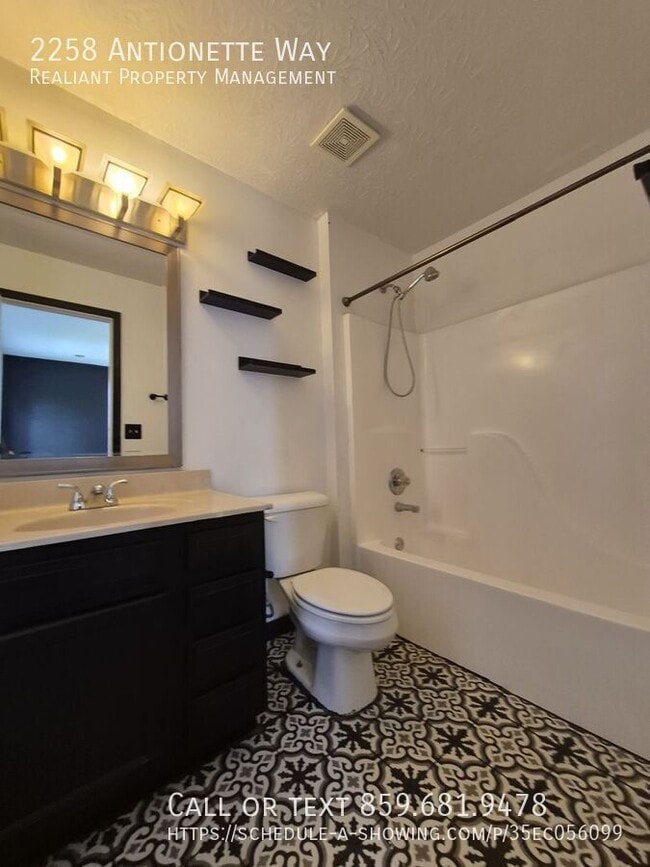 Photo - 2258 Antoinette Way