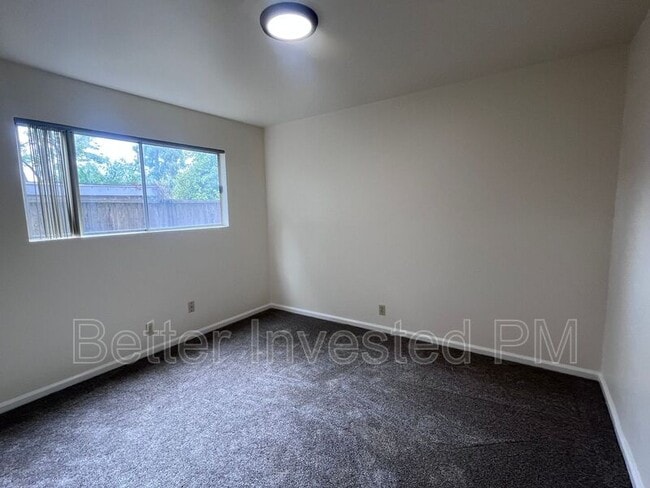 Photo - 534 Steele Ln