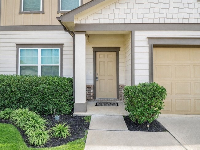 Photo - 1013 Banyon Tree Ln