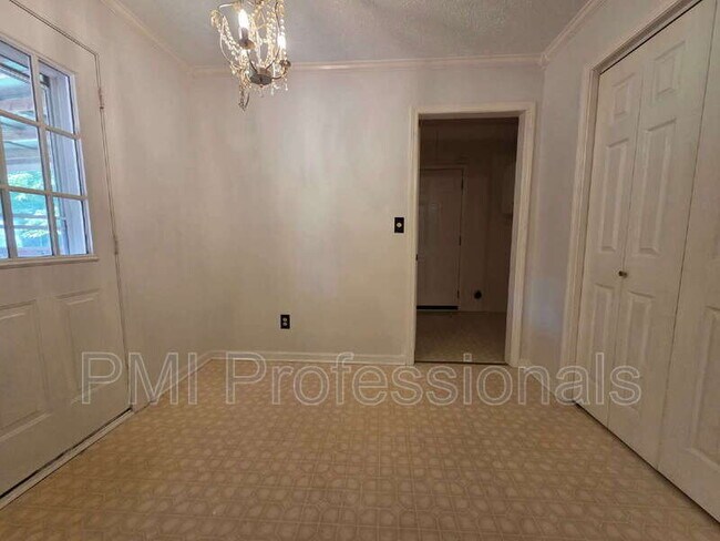 Photo - 702 Rodeo Rd