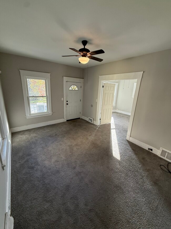 Photo - 10303 Sophia Ave