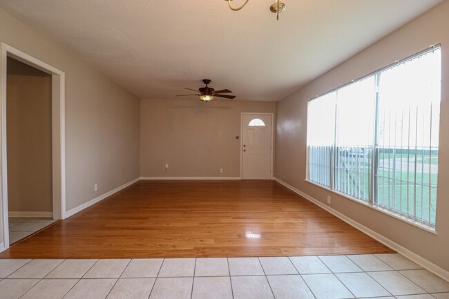 Photo - 3732 Kenwood St