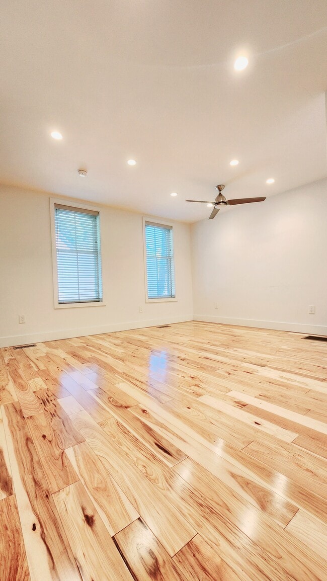 Photo - 2200 W 32nd St