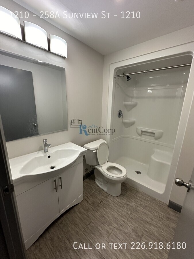 Photo - 258A-258A Sunview St