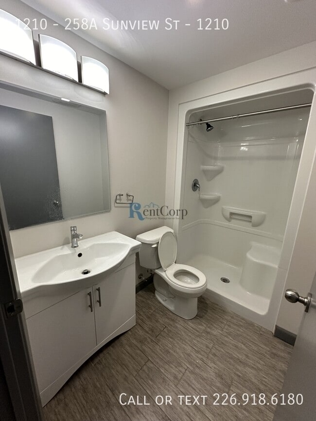 Photo - 258A-258A Sunview St