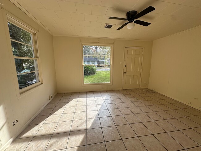 Photo - Cute 3 bedroom house!