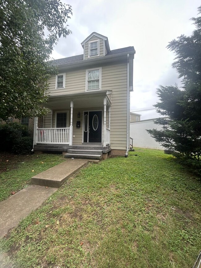 Building Photo - Roomy 3 Bedroom | 2.5 Bath Near VCU Rental