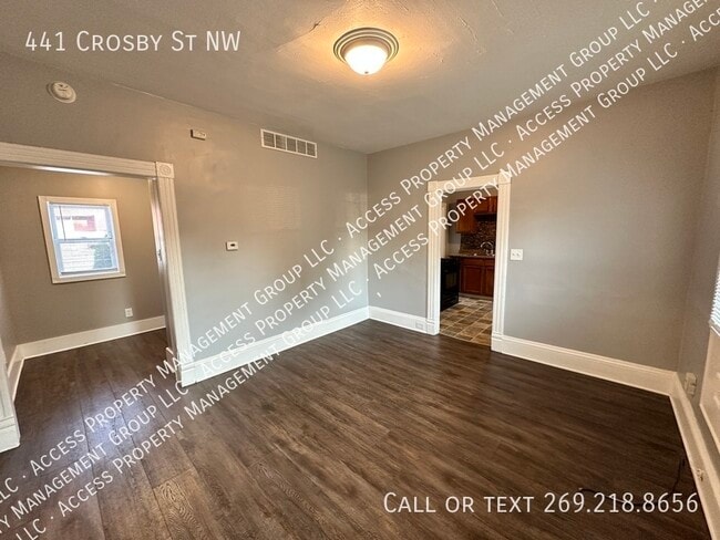 Photo - 441 Crosby St NW