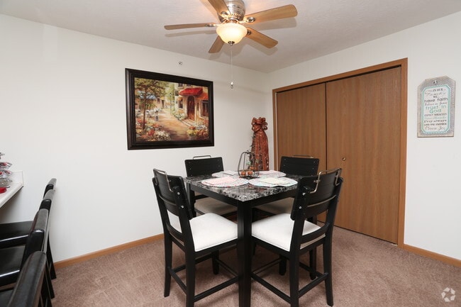 2BR, 1BA - 960 SF - Dining Room