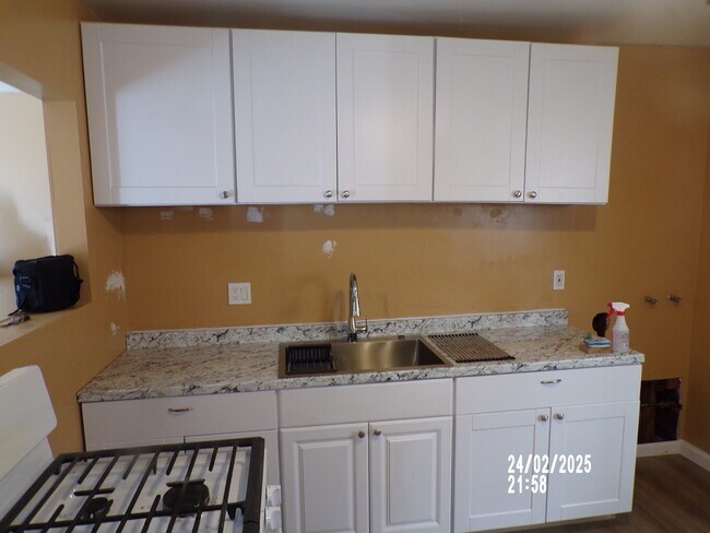 Building Photo - 2027 Thomas Ave Unit Thomas Rental