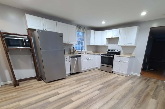 Photo - 1458 N Main St