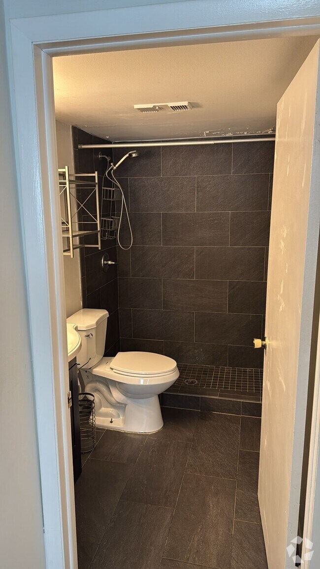 Building Photo - 1615 Meridian Ave Unit 202 Rental