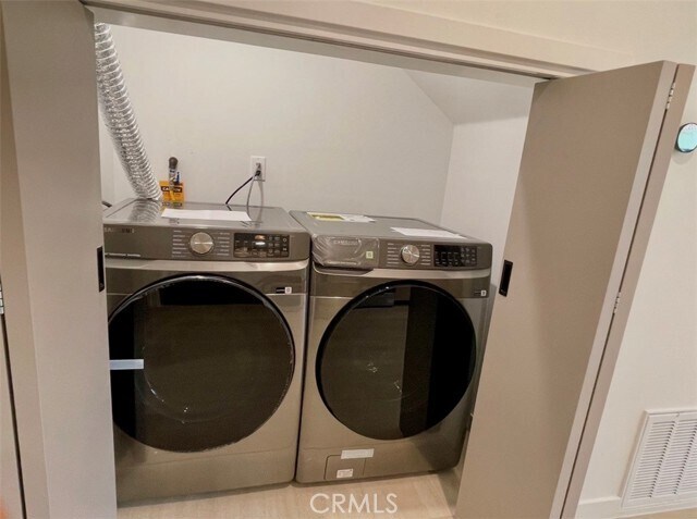 Photo - 611 W 41st Pl Unit 1/4