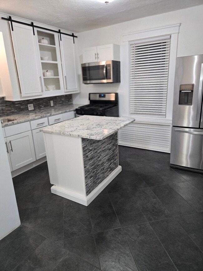 Building Photo - 31 Ceres St Unit 2R