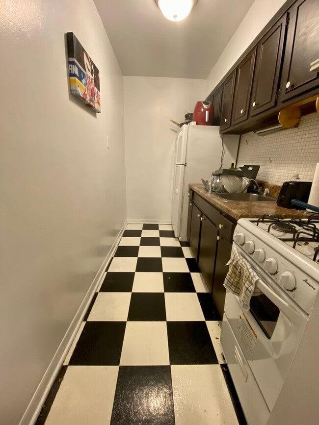 Photo - 541 W Oakdale Ave